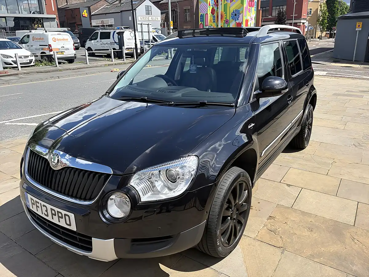 Used 2013 Skoda Yeti Laurin & Klement Black - Front View