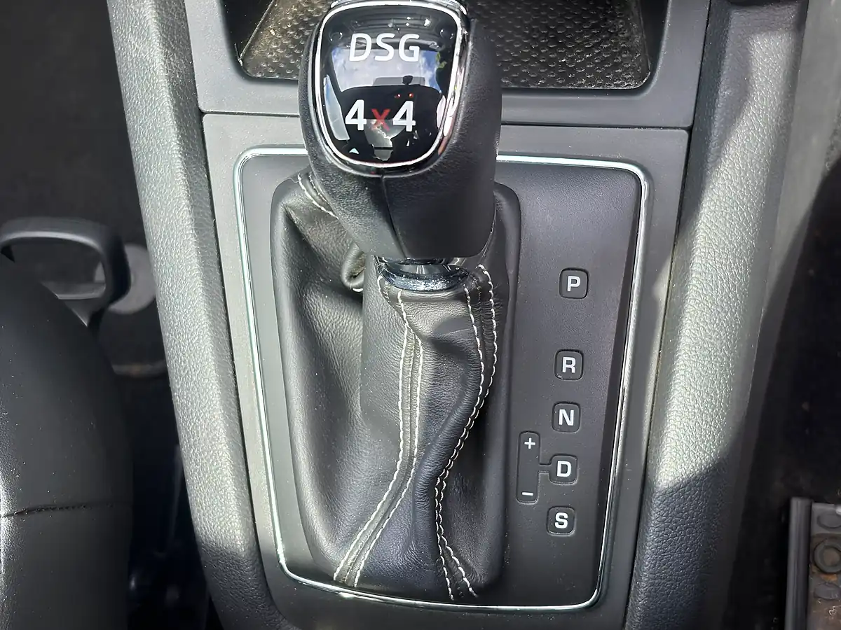 Used 2013 Skoda Yeti Laurin & Klement Black - Interior and Exterior details 11