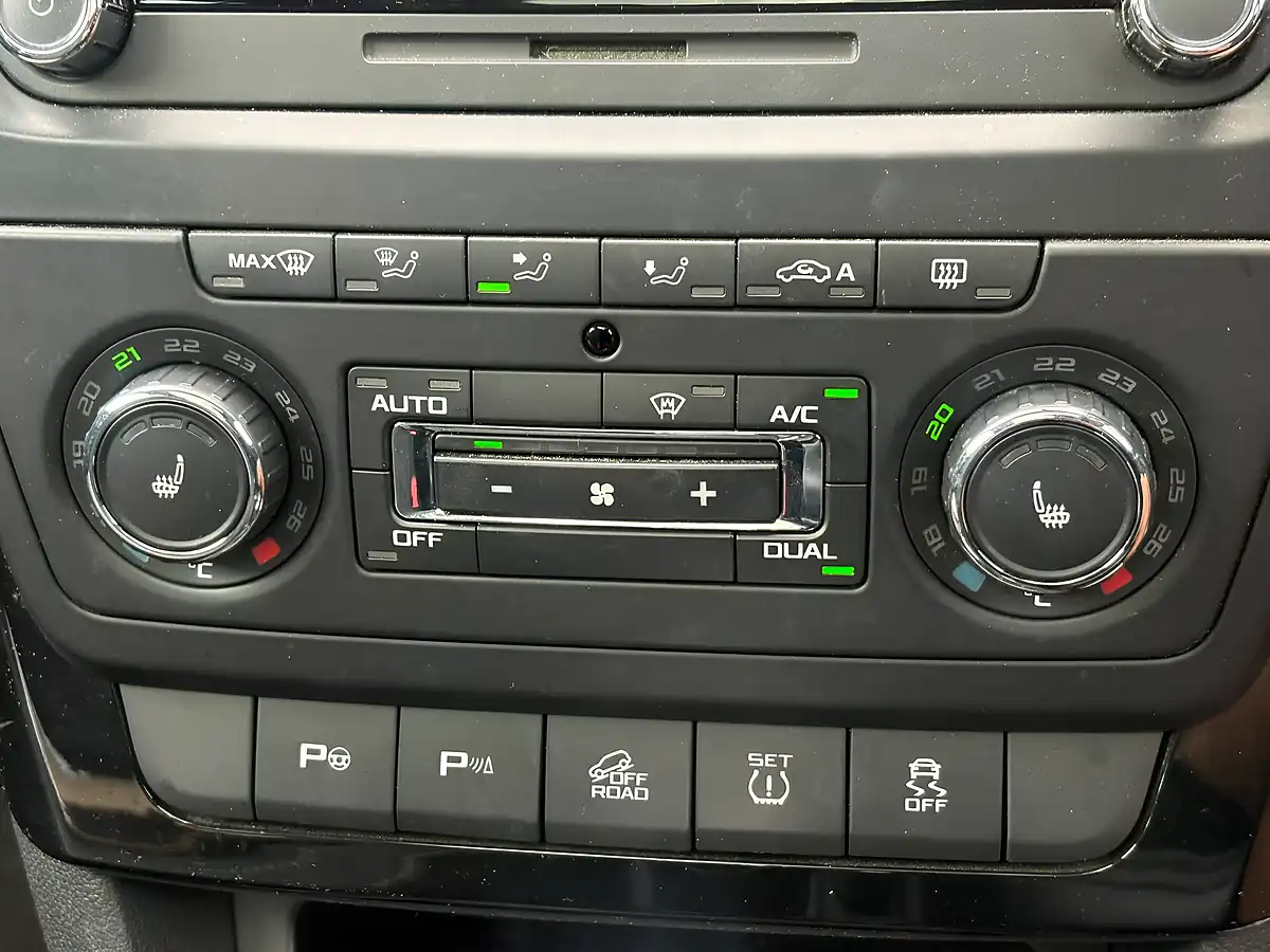 Used 2013 Skoda Yeti Laurin & Klement Black - Interior and Exterior details 16
