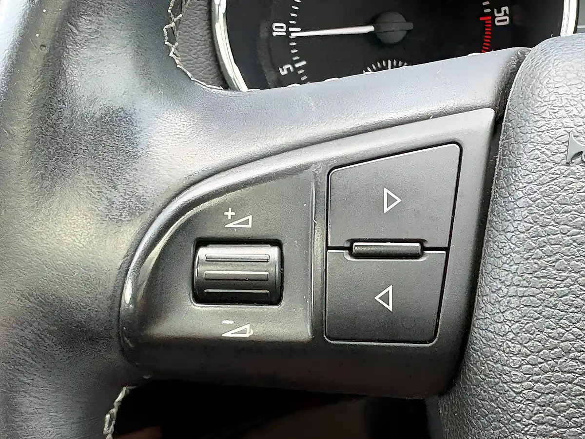 Used 2013 Skoda Yeti Laurin & Klement Black - Interior and Exterior details 18
