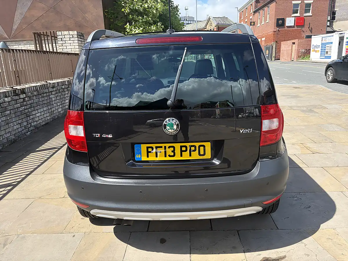 Used 2013 Skoda Yeti Laurin & Klement Black - Interior and Exterior details 5