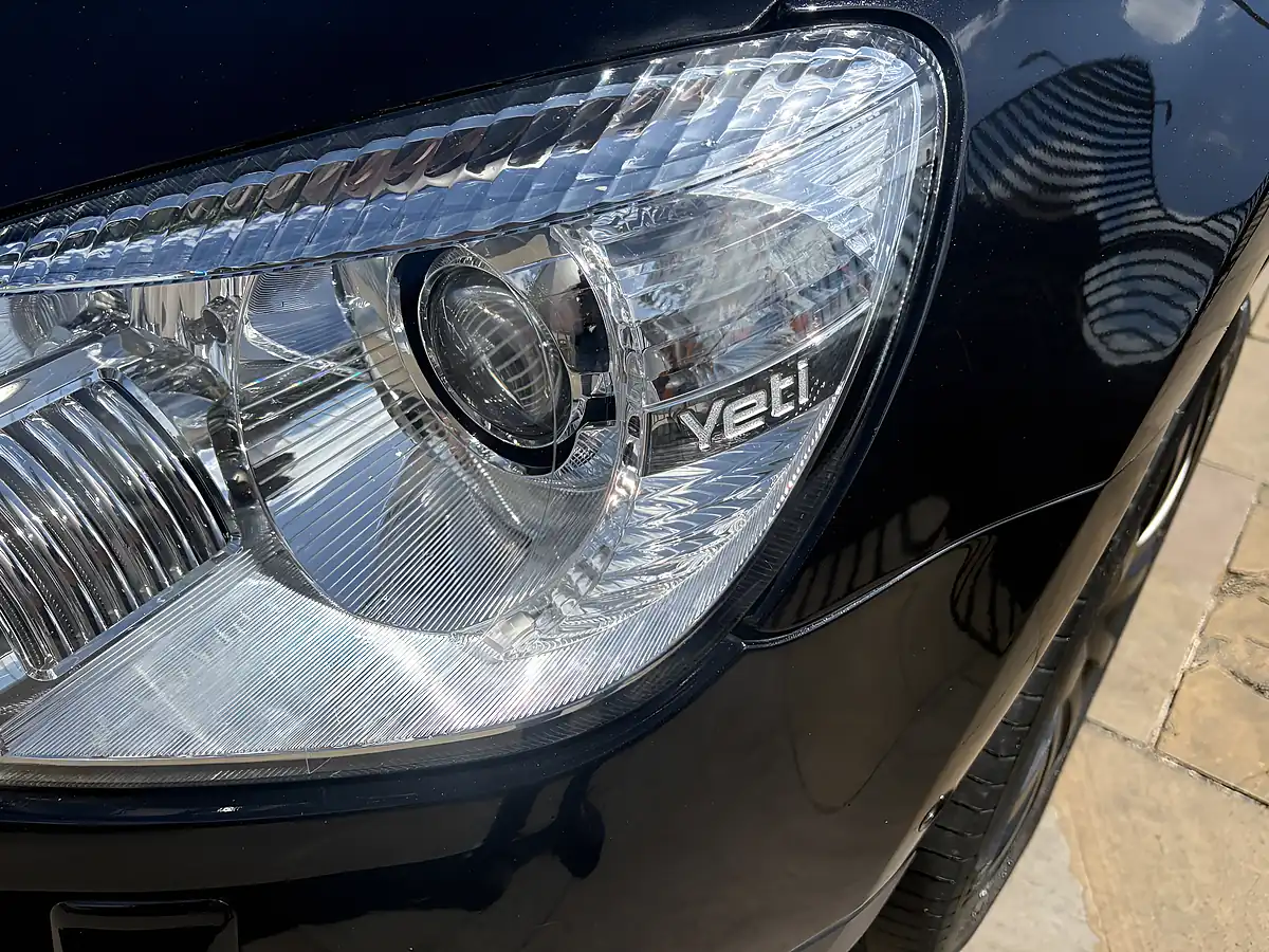 Used 2013 Skoda Yeti Laurin & Klement Black - Interior and Exterior details 7