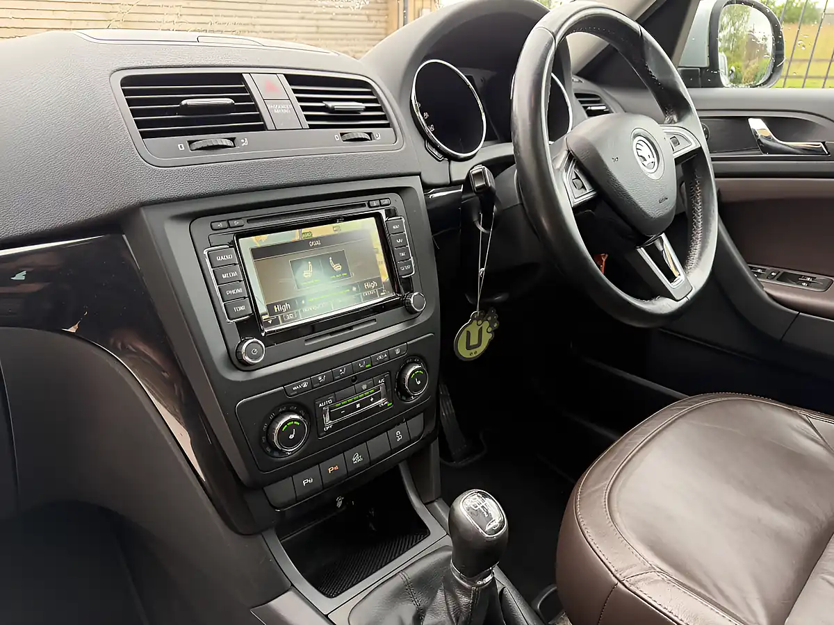 Used 2013 Skoda Yeti Outdoor Laurin and Klement Black - Interior and Exterior details 10