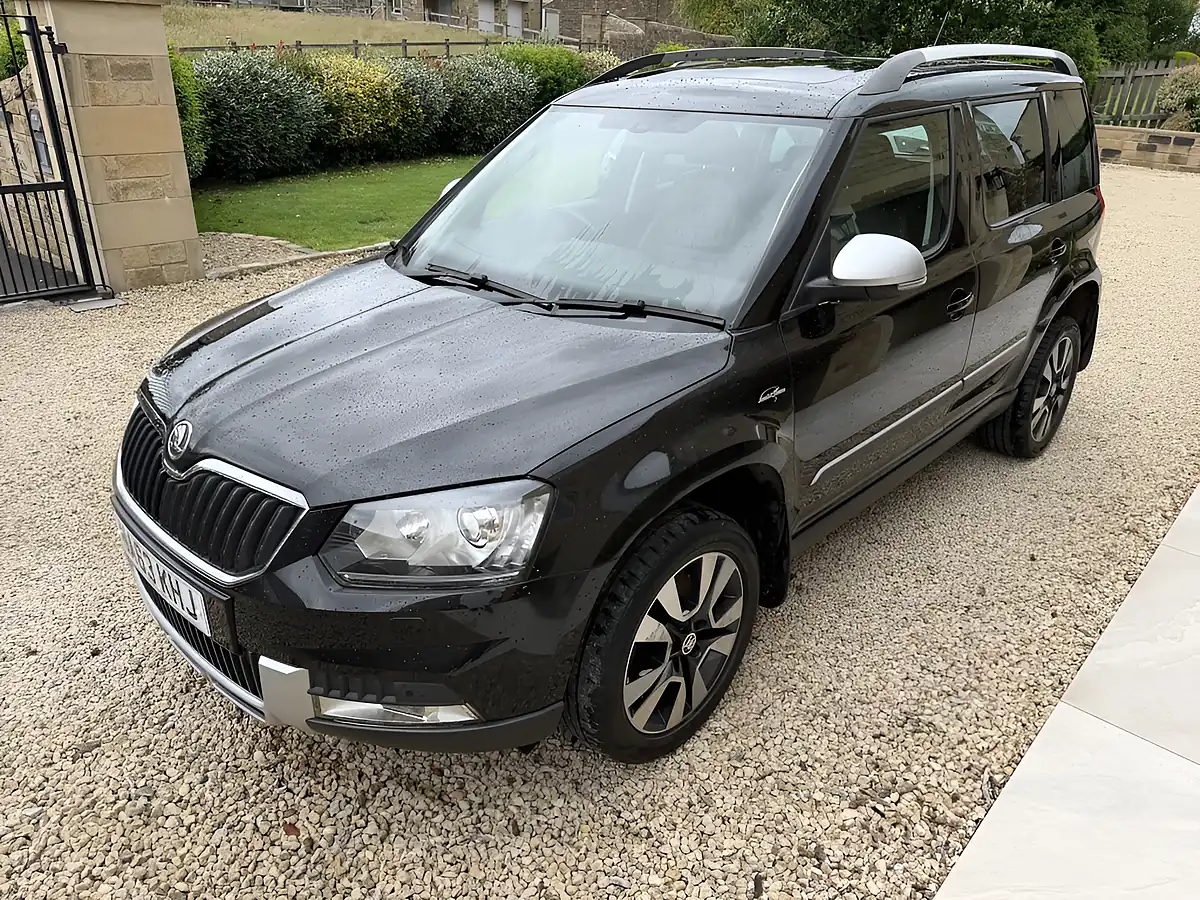 Used 2013 Skoda Yeti Outdoor Laurin and Klement Black - Interior and Exterior details 20