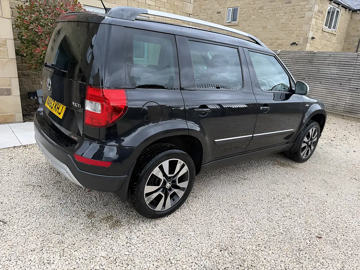 Used 2013 Skoda Yeti Outdoor Laurin and Klement Black - Interior and Exterior details 3