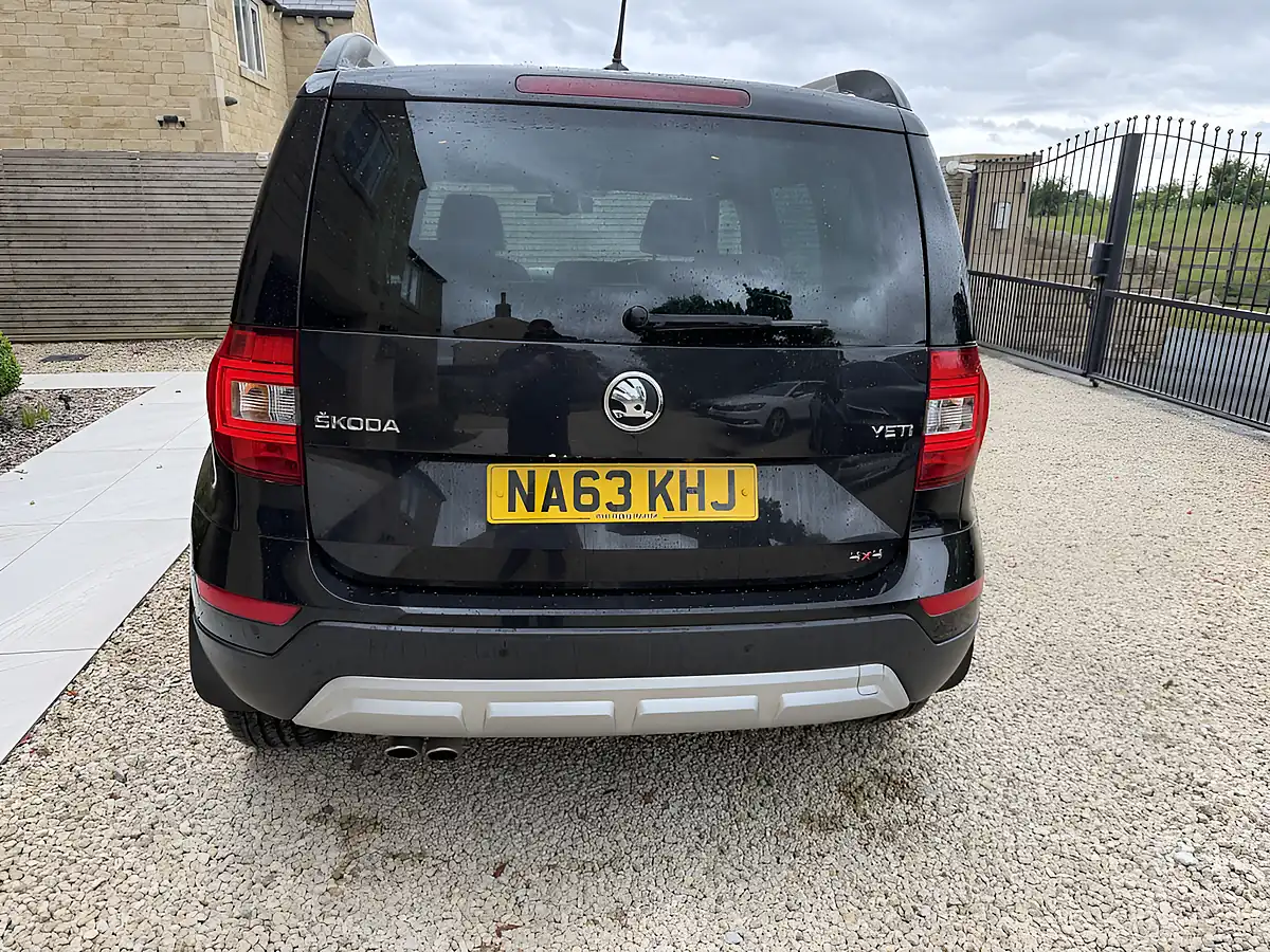 Used 2013 Skoda Yeti Outdoor Laurin and Klement Black - Interior and Exterior details 4