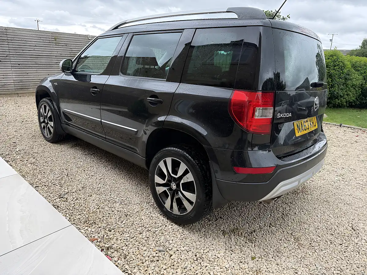 Used 2013 Skoda Yeti Outdoor Laurin and Klement Black - Interior and Exterior details 5