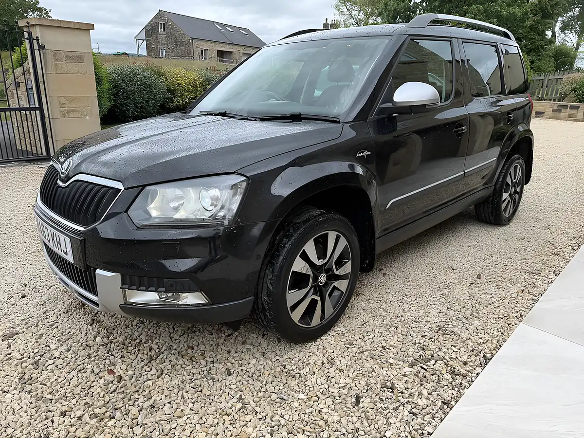 Used 2013 Skoda Yeti Outdoor Laurin and Klement Black - Interior and Exterior details 6