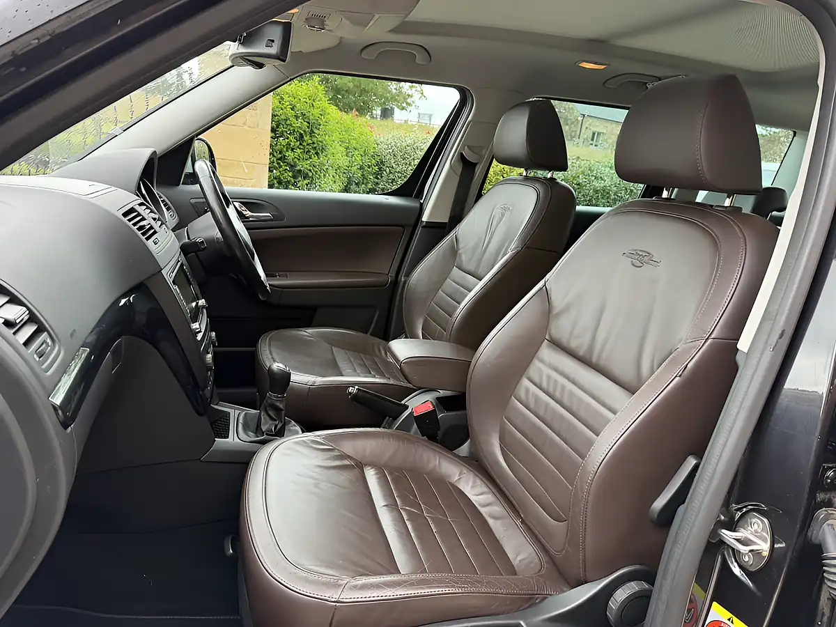 Used 2013 Skoda Yeti Outdoor Laurin and Klement Black - Interior and Exterior details 9