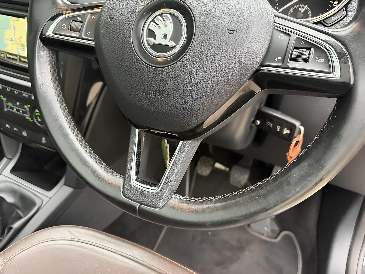 Used 2013 Skoda Yeti Outdoor Laurin & Klement Metallic Black - Interior and Exterior details 11