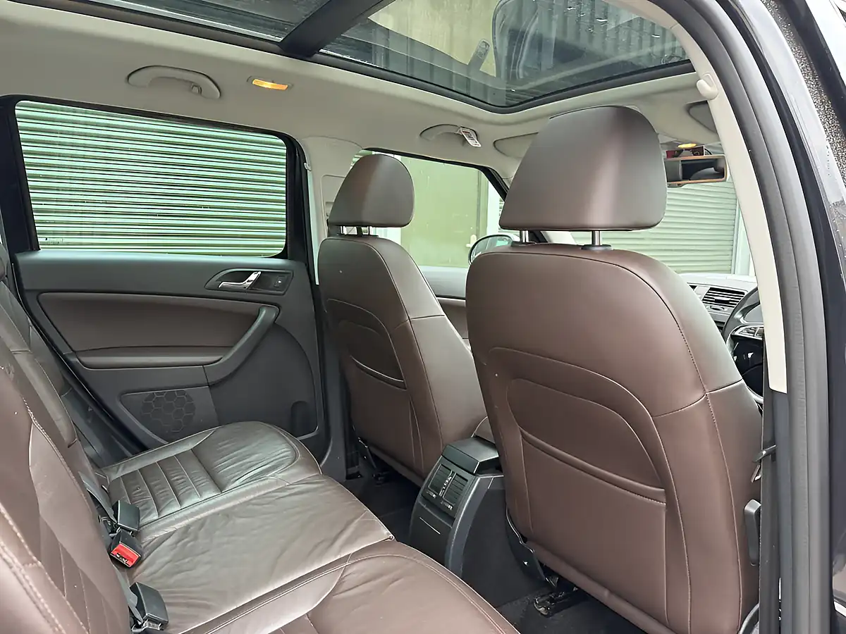 Used 2013 Skoda Yeti Outdoor Laurin & Klement Metallic Black - Interior and Exterior details 13