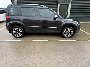 Used 2013 Skoda Yeti Outdoor Laurin & Klement Metallic Black - Interior and Exterior details 2