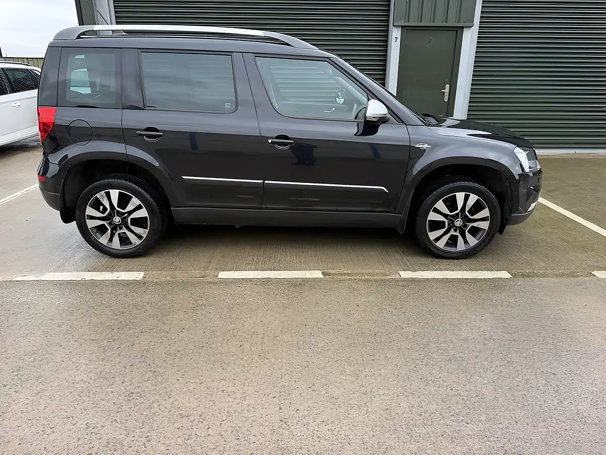 Used 2013 Skoda Yeti Outdoor Laurin & Klement Metallic Black - Interior and Exterior details 2