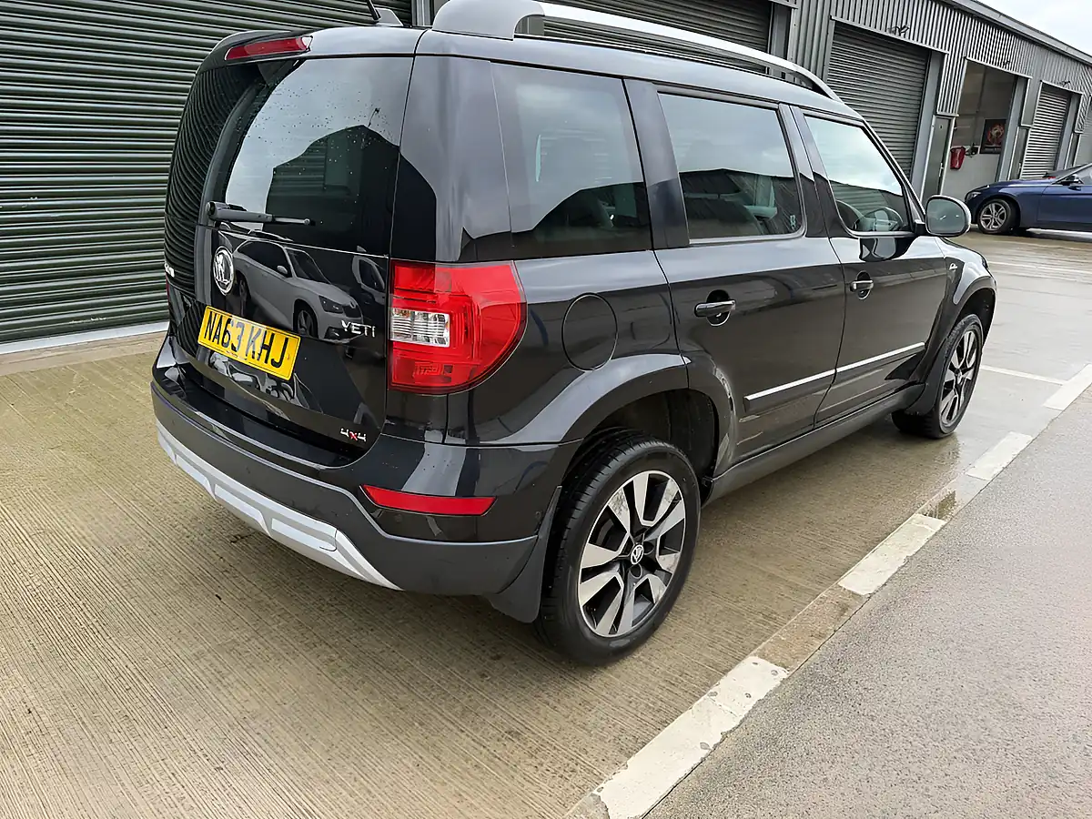 Used 2013 Skoda Yeti Outdoor Laurin & Klement Metallic Black - Interior and Exterior details 3