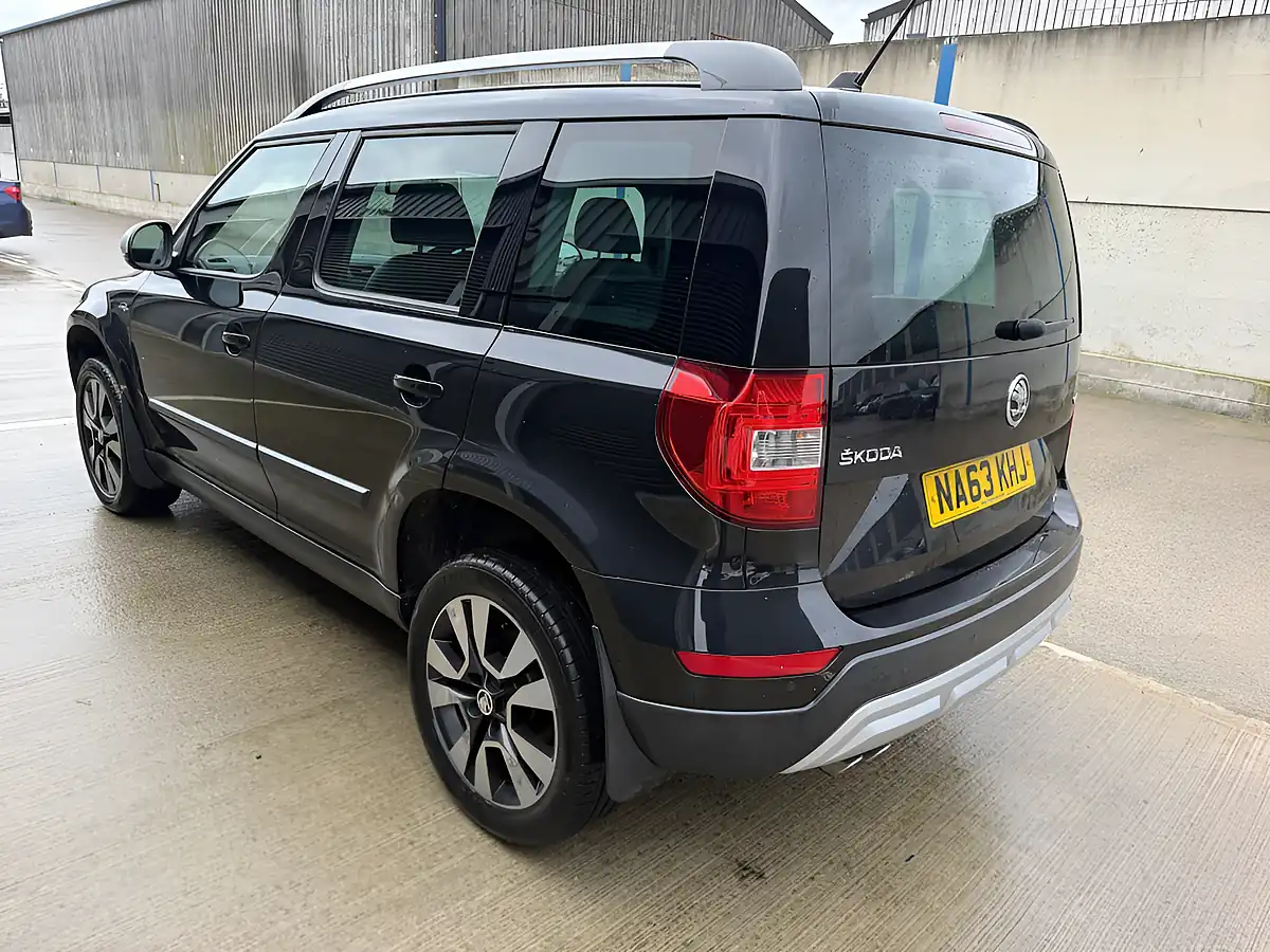 Used 2013 Skoda Yeti Outdoor Laurin & Klement Metallic Black - Interior and Exterior details 5