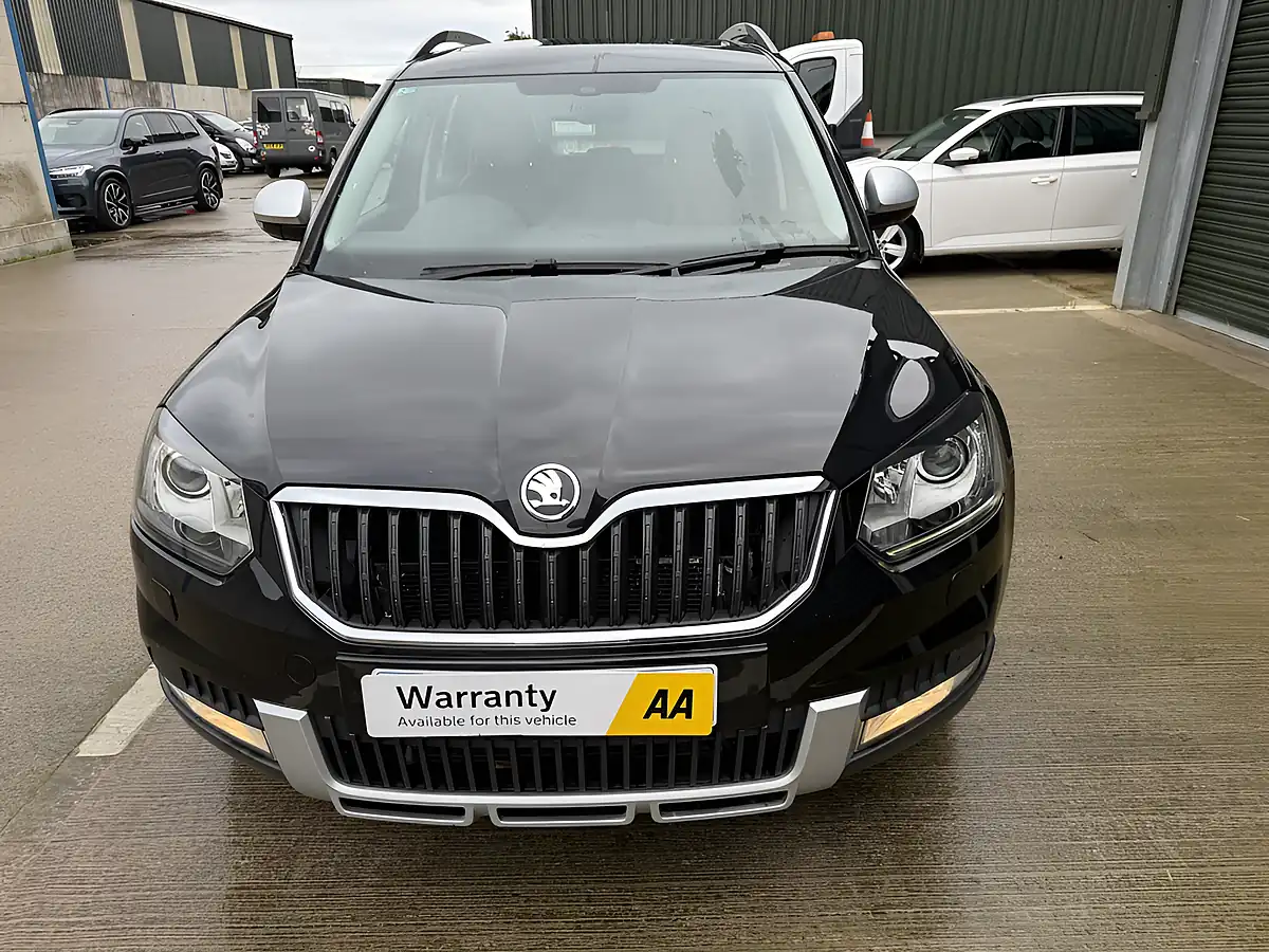 Used 2013 Skoda Yeti Outdoor Laurin & Klement Metallic Black - Interior and Exterior details 8
