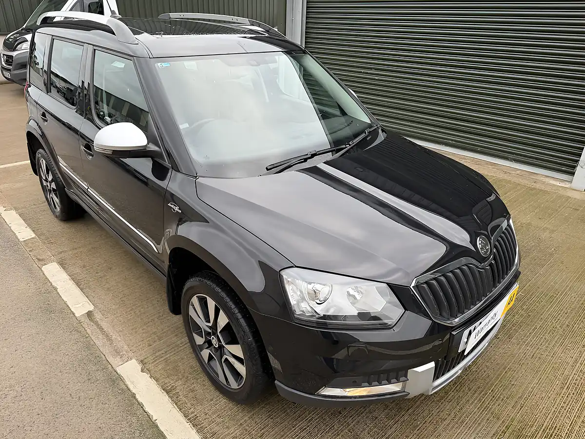 Used 2013 Skoda Yeti Outdoor Laurin & Klement Metallic Black - Interior and Exterior details 9