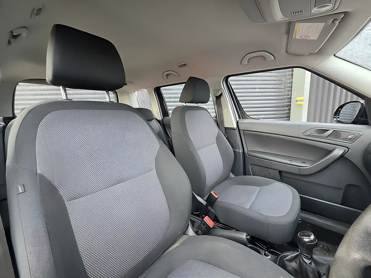 Used 2013 Skoda Yeti S Black - Interior and Exterior details 5
