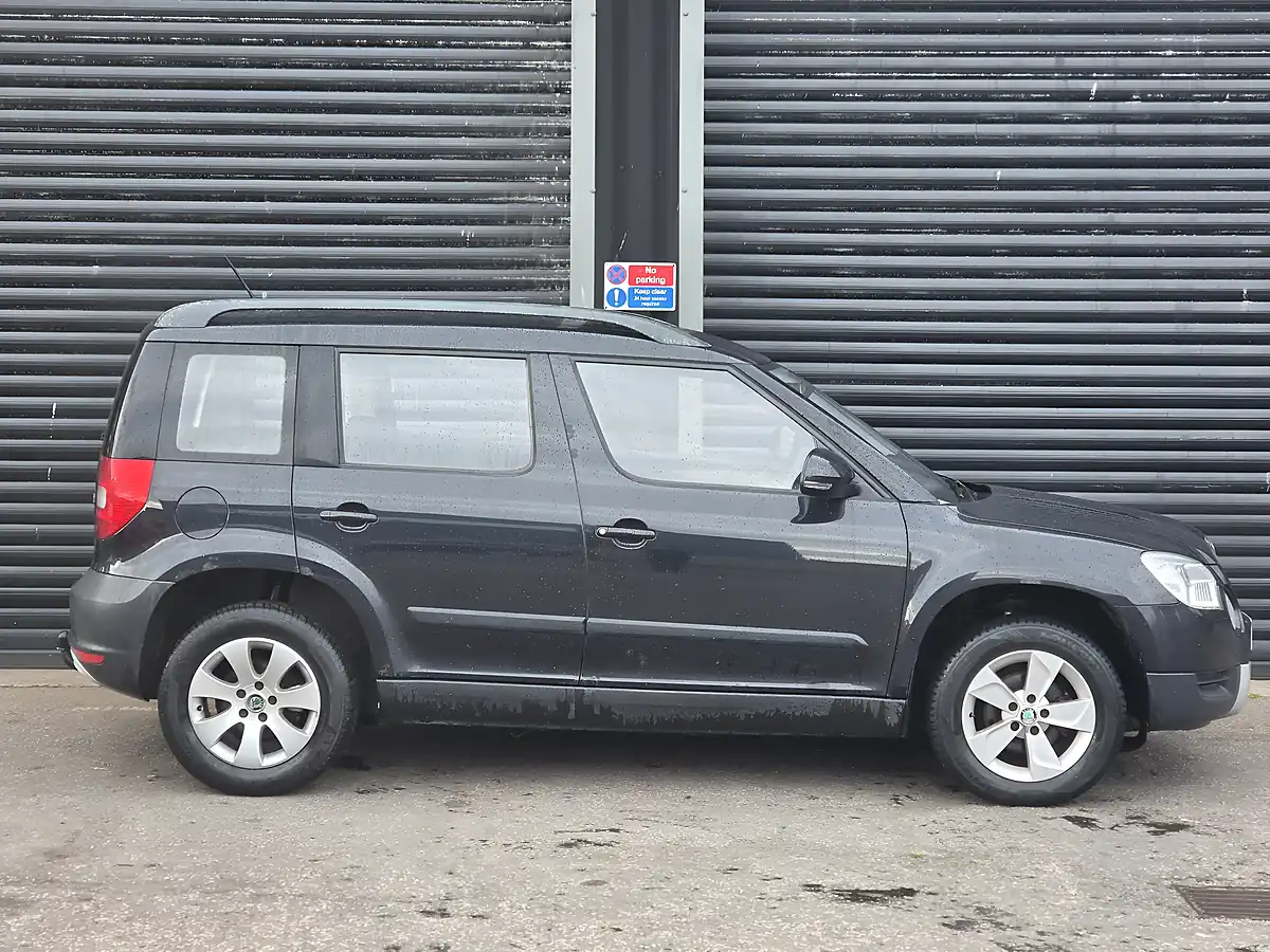 Used 2013 Skoda Yeti S Black - Interior and Exterior details 7