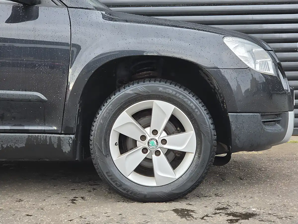 Used 2013 Skoda Yeti S Black - Interior and Exterior details 8