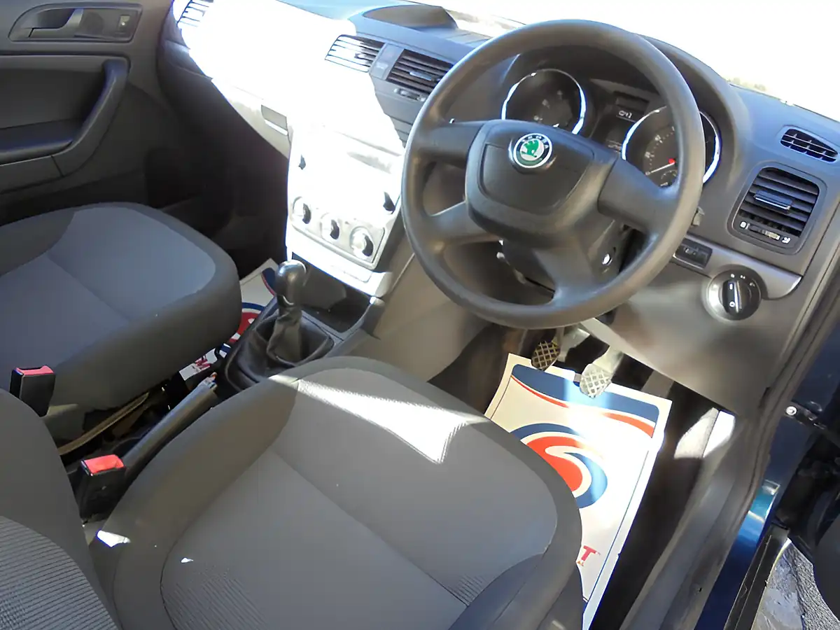 Used 2013 Skoda Yeti S Blue - Interior and Exterior details 10