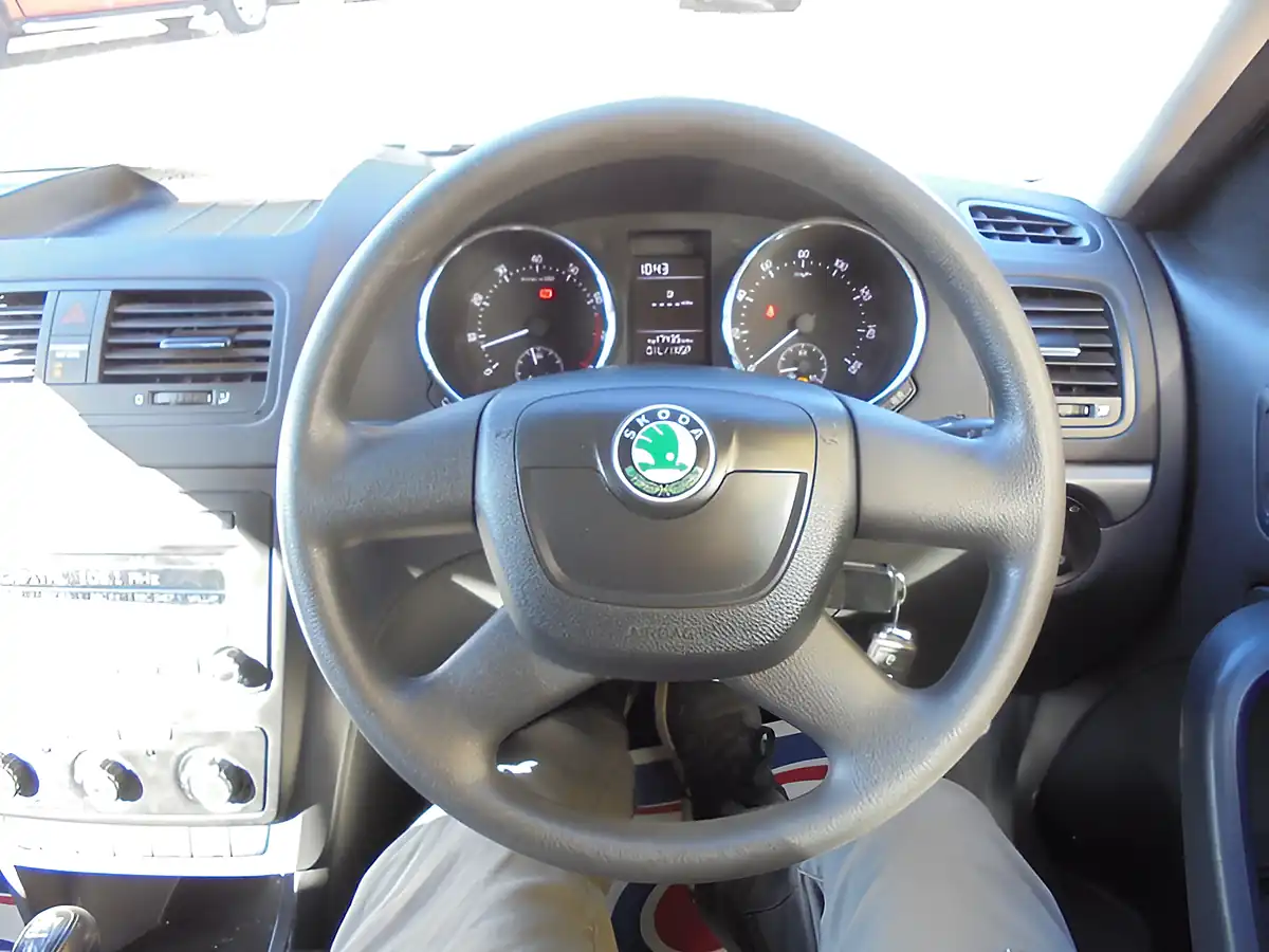 Used 2013 Skoda Yeti S Blue - Interior and Exterior details 11