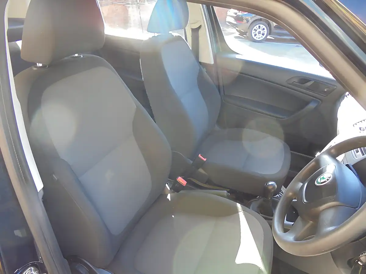 Used 2013 Skoda Yeti S Blue - Interior and Exterior details 13