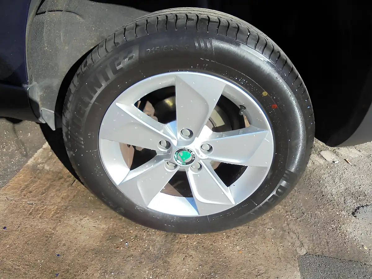 Used 2013 Skoda Yeti S Blue - Interior and Exterior details 18