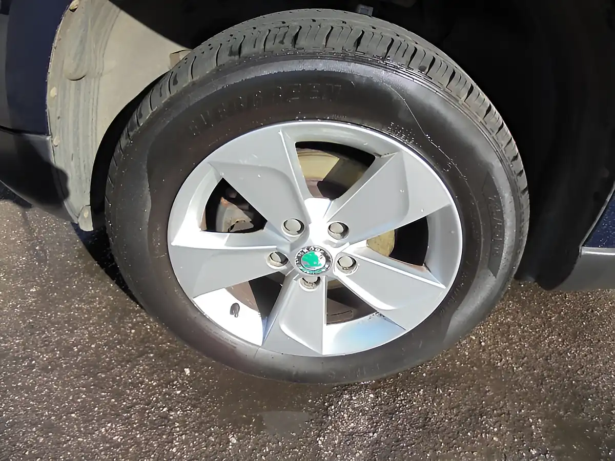 Used 2013 Skoda Yeti S Blue - Interior and Exterior details 19