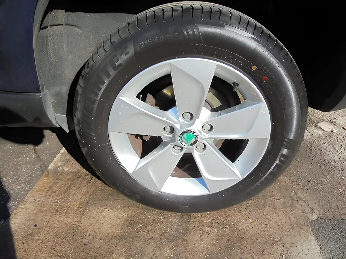 Used 2013 Skoda Yeti S Blue - Interior and Exterior details 20