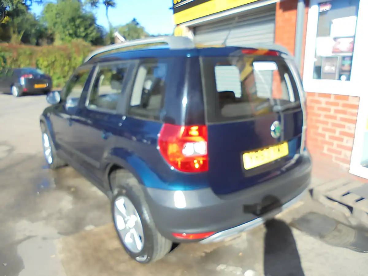 Used 2013 Skoda Yeti S Blue - Interior and Exterior details 9