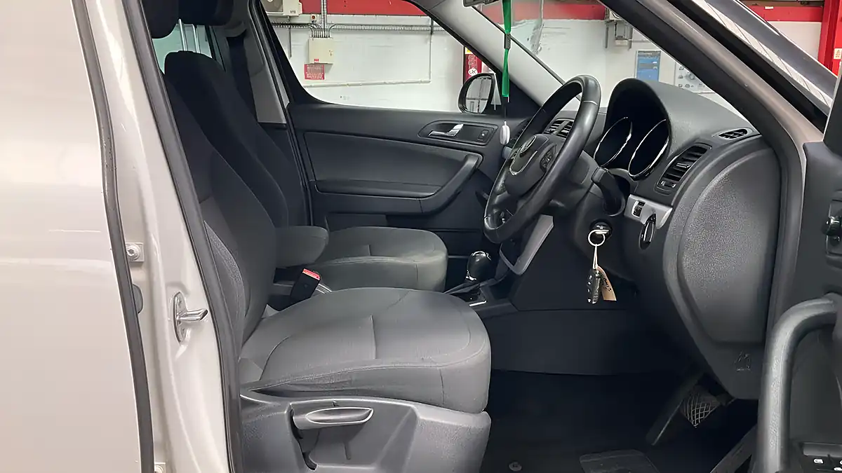 Used 2013 Skoda Yeti Se White - Interior and Exterior details 10