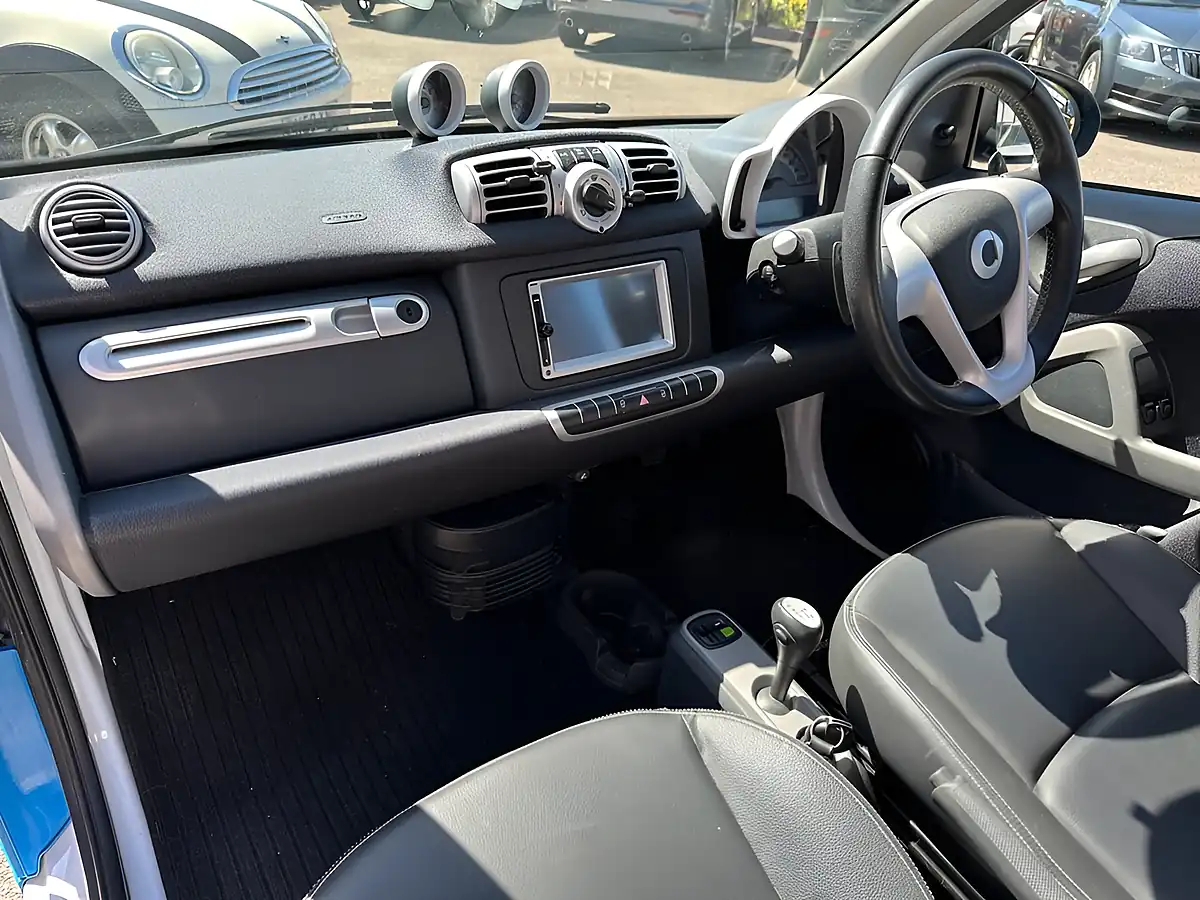 Used 2013 Smart Fortwo Iceshine Coupe Black - Interior and Exterior details 12