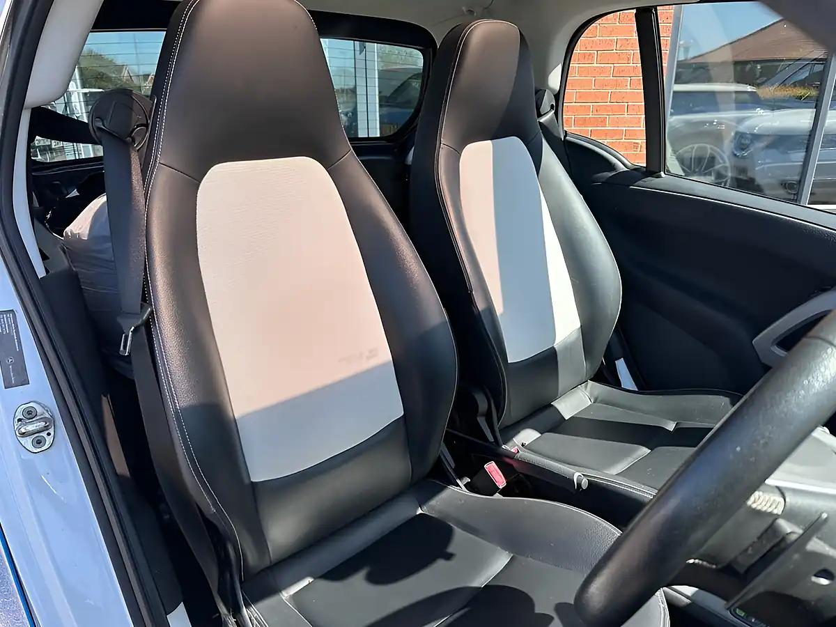 Used 2013 Smart Fortwo Iceshine Coupe Black - Interior and Exterior details 14