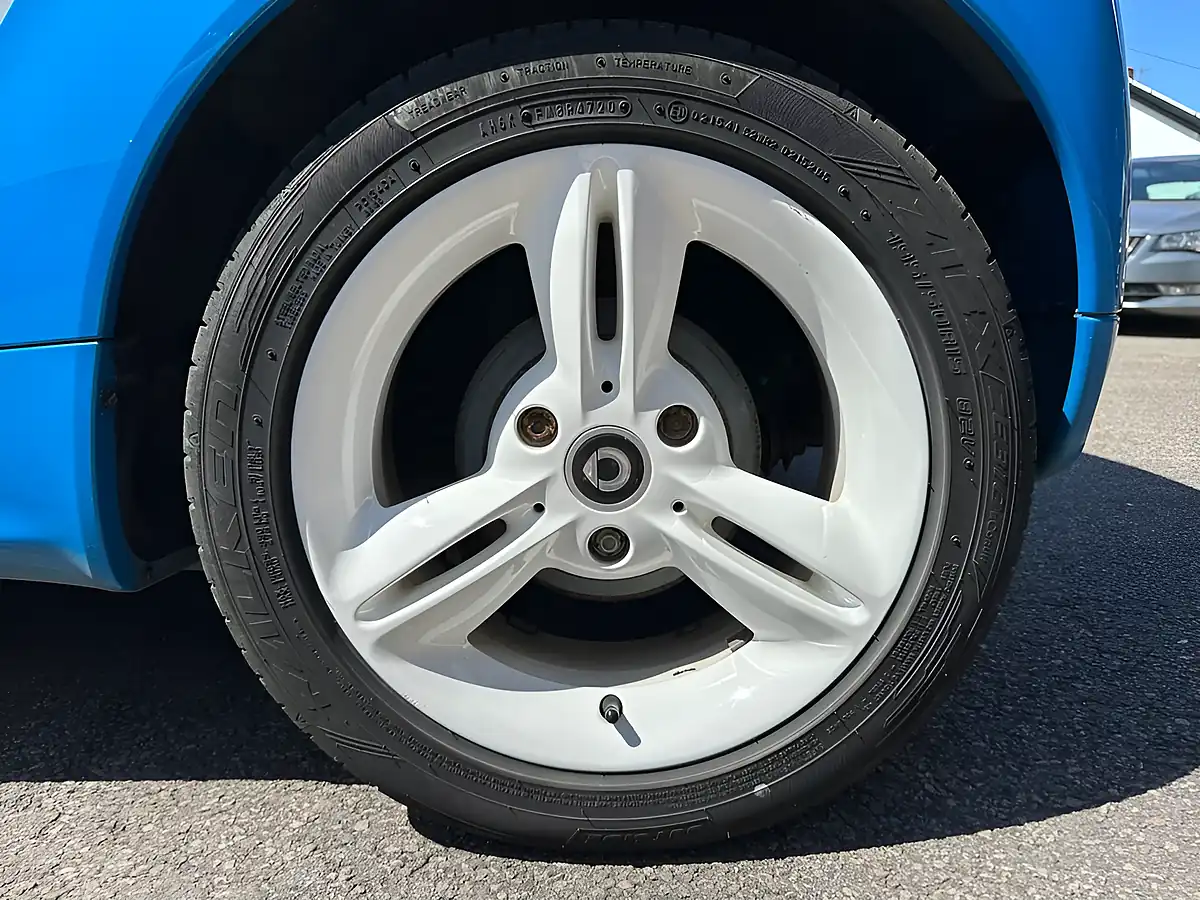 Used 2013 Smart Fortwo Iceshine Coupe Black - Interior and Exterior details 20