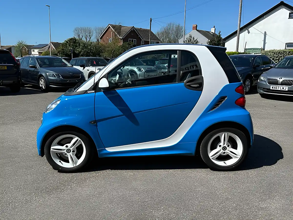 Used 2013 Smart Fortwo Iceshine Coupe Black - Interior and Exterior details 4