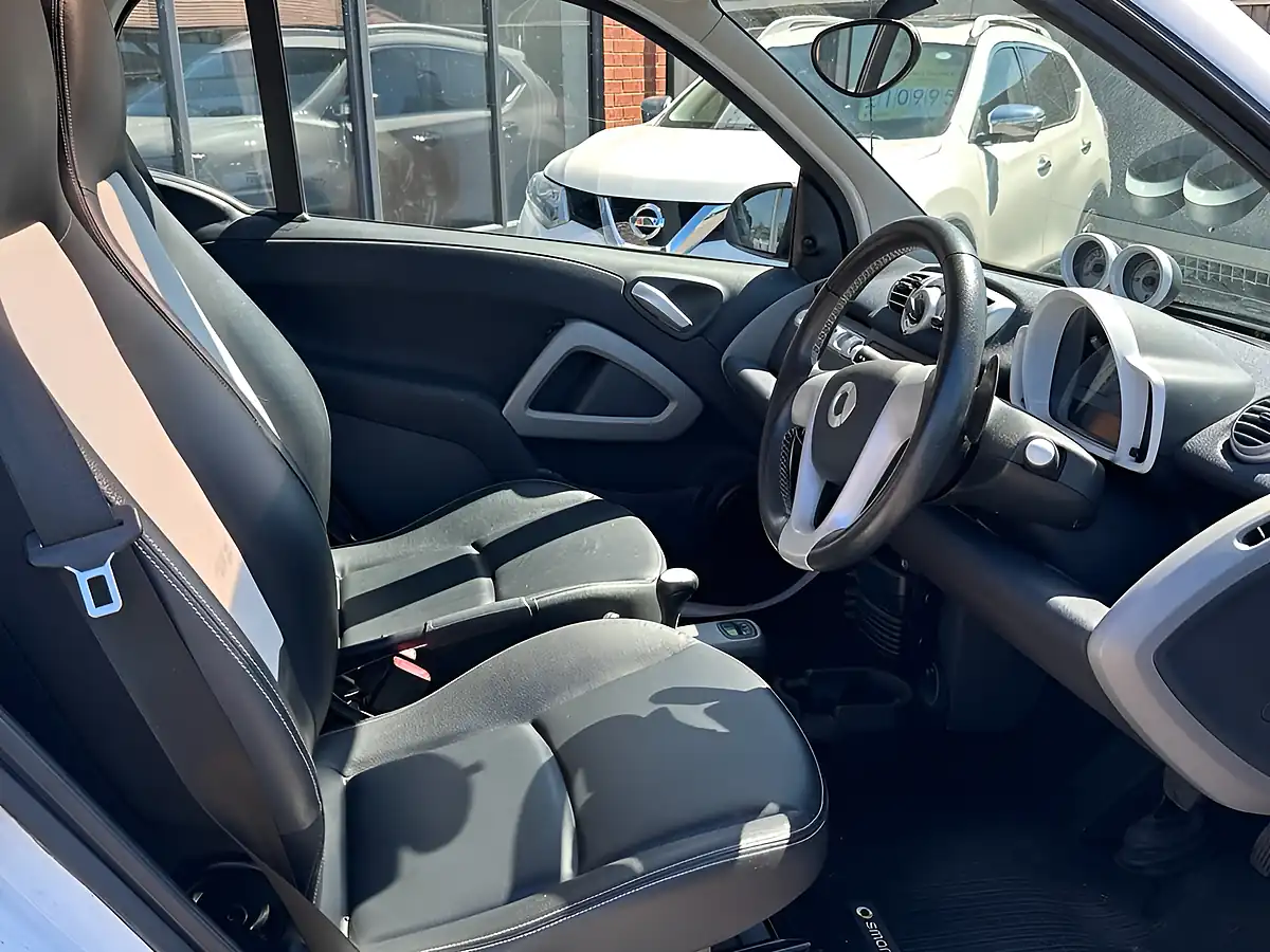 Used 2013 Smart Fortwo Iceshine Coupe Black - Interior and Exterior details 9