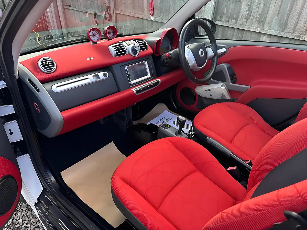 Used 2013 Smart Fortwo Passion Cabriolet Softtouch White - Interior and Exterior details 11