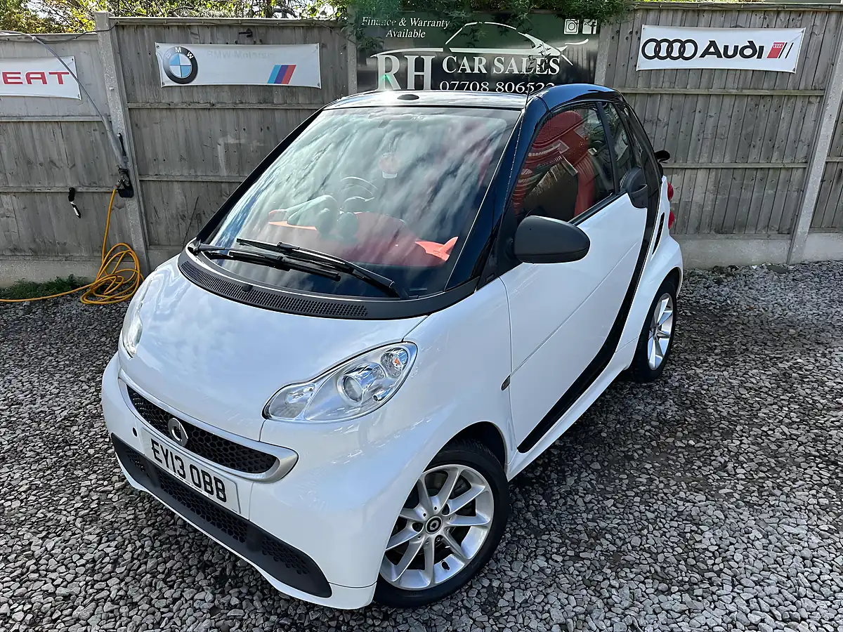 Used 2013 Smart Fortwo Passion Cabriolet Softtouch White - Interior and Exterior details 12