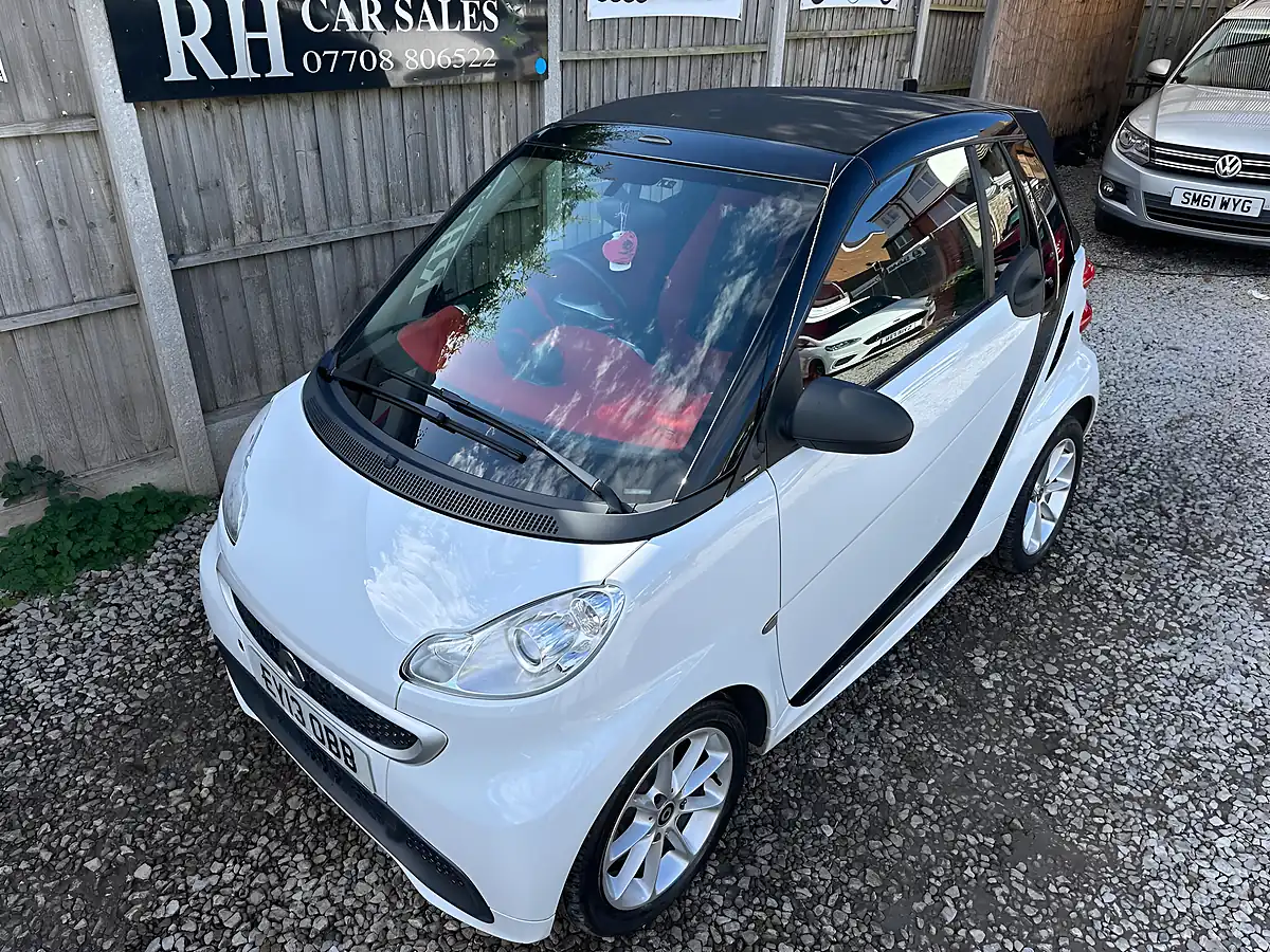 Used 2013 Smart Fortwo Passion Cabriolet Softtouch White - Interior and Exterior details 14