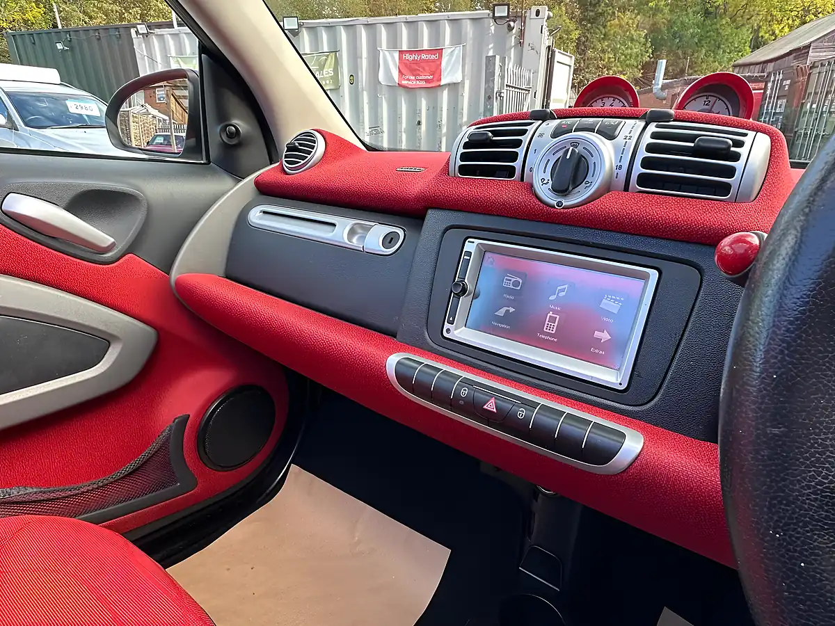 Used 2013 Smart Fortwo Passion Cabriolet Softtouch White - Interior and Exterior details 16