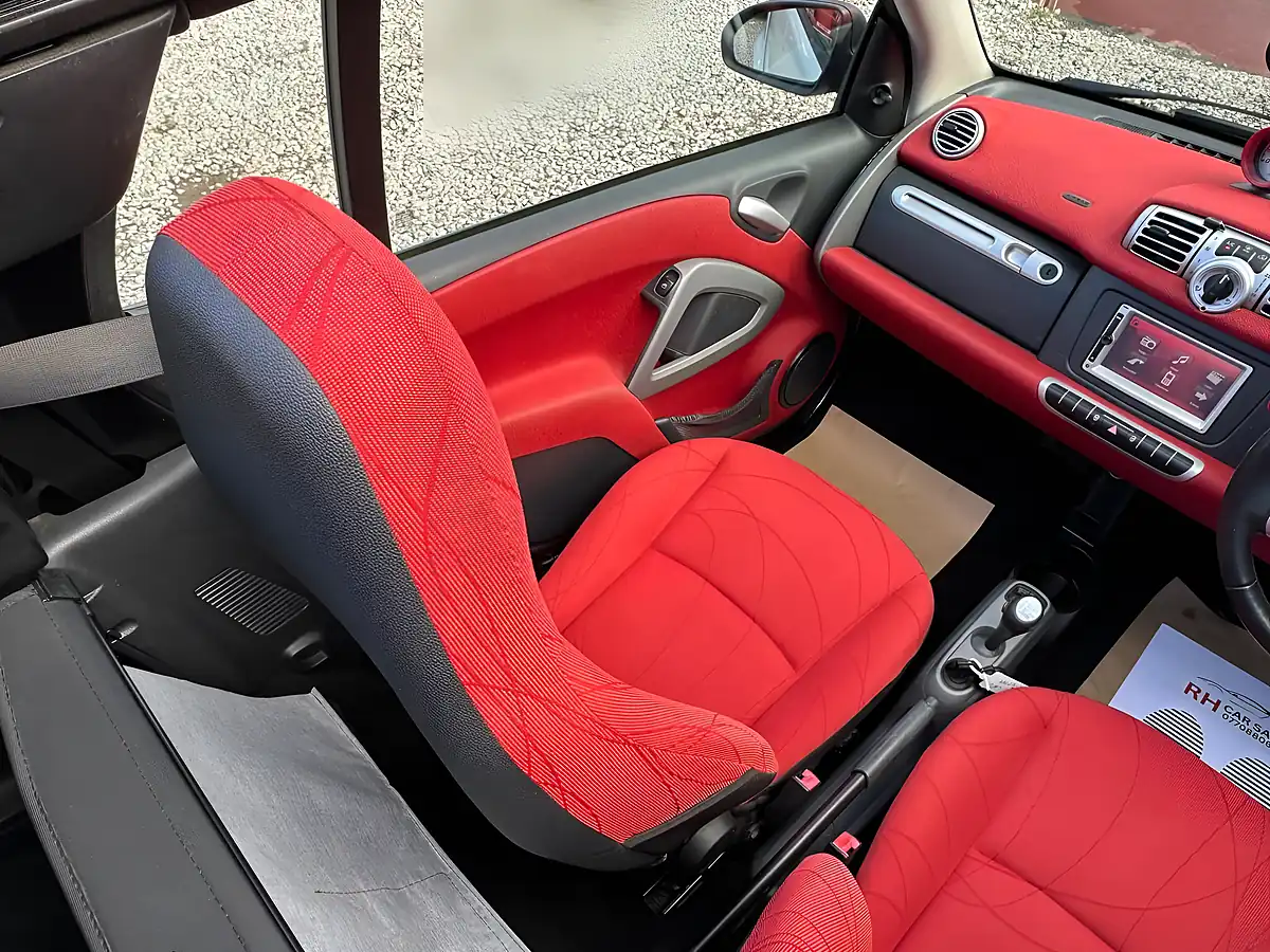 Used 2013 Smart Fortwo Passion Cabriolet Softtouch White - Interior and Exterior details 3