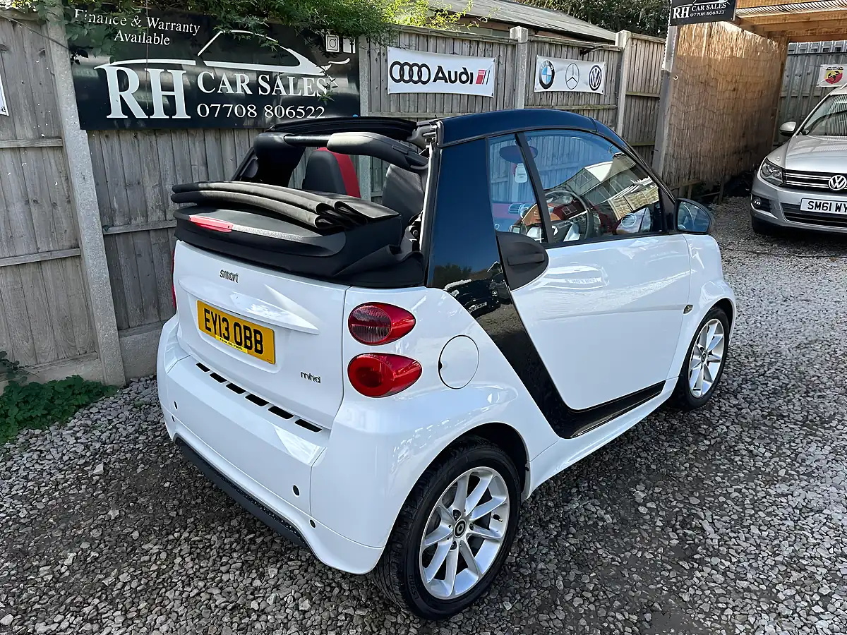 Used 2013 Smart Fortwo Passion Cabriolet Softtouch White - Interior and Exterior details 8