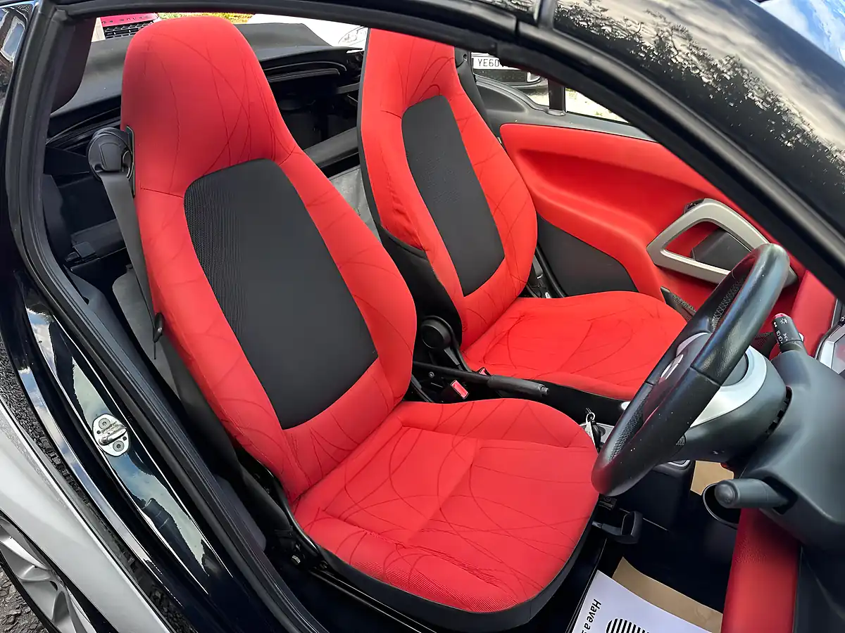 Used 2013 Smart Fortwo Passion Cabriolet Softtouch White - Interior and Exterior details 9