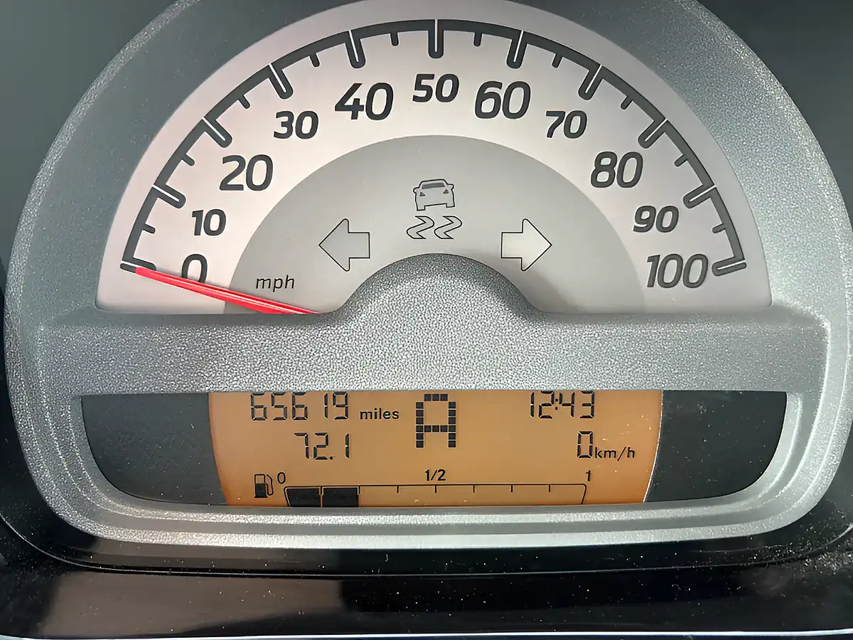 Used 2013 Smart Fortwo Passion White - Interior and Exterior details 14