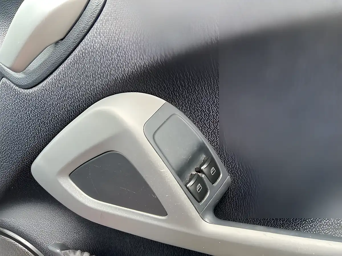 Used 2013 Smart Fortwo Passion White - Interior and Exterior details 15