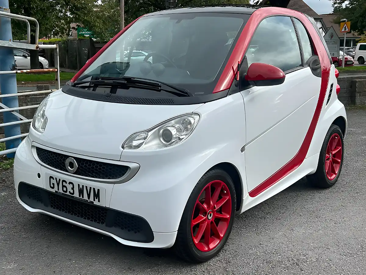 Used 2013 Smart Fortwo Passion White - Interior and Exterior details 2