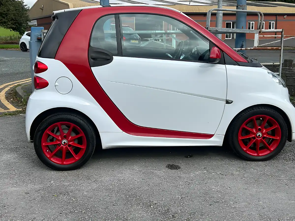 Used 2013 Smart Fortwo Passion White - Interior and Exterior details 8
