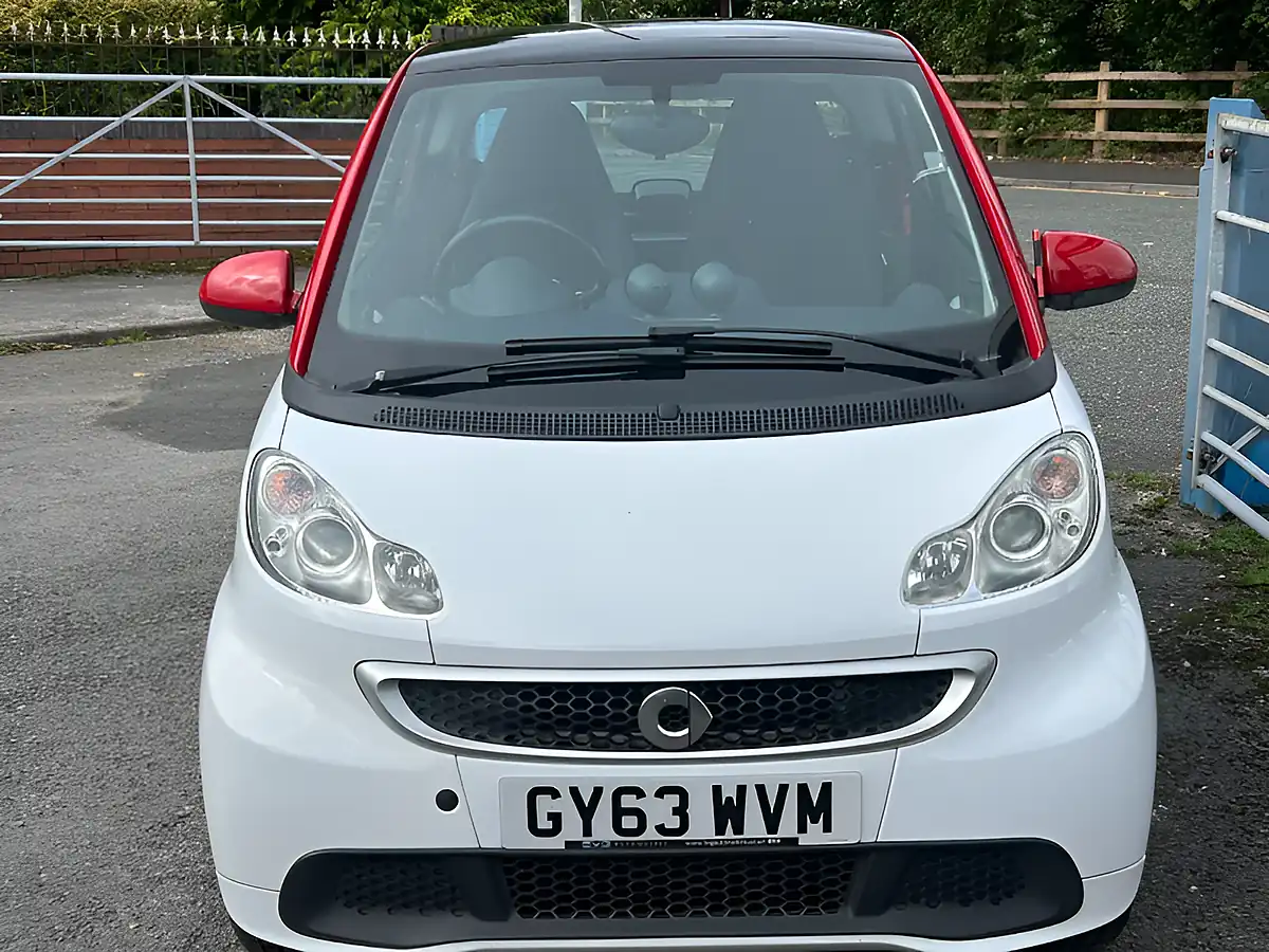 Used 2013 Smart Fortwo Passion White - Interior and Exterior details 9