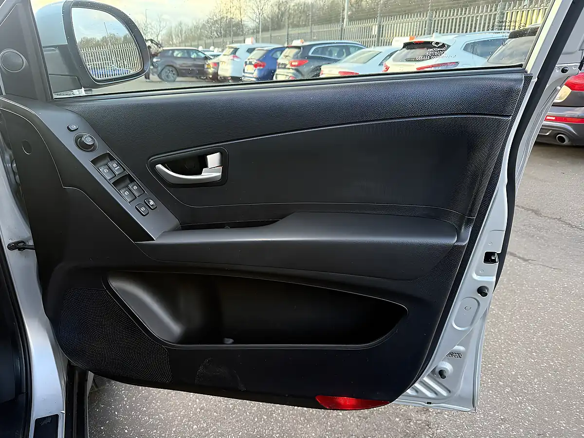 Used 2013 Ssangyong Korando Es Silver - Interior and Exterior details 18